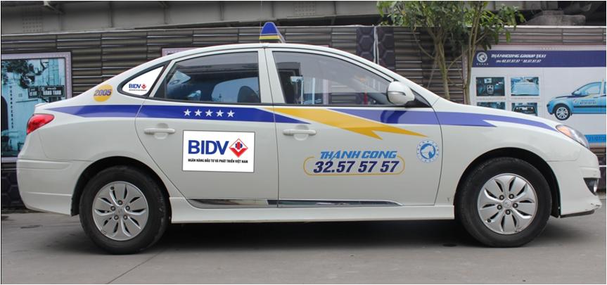 Quảng cáo trên xe taxi tại Hà Nội và Thành Phố Hồ Chí Minh